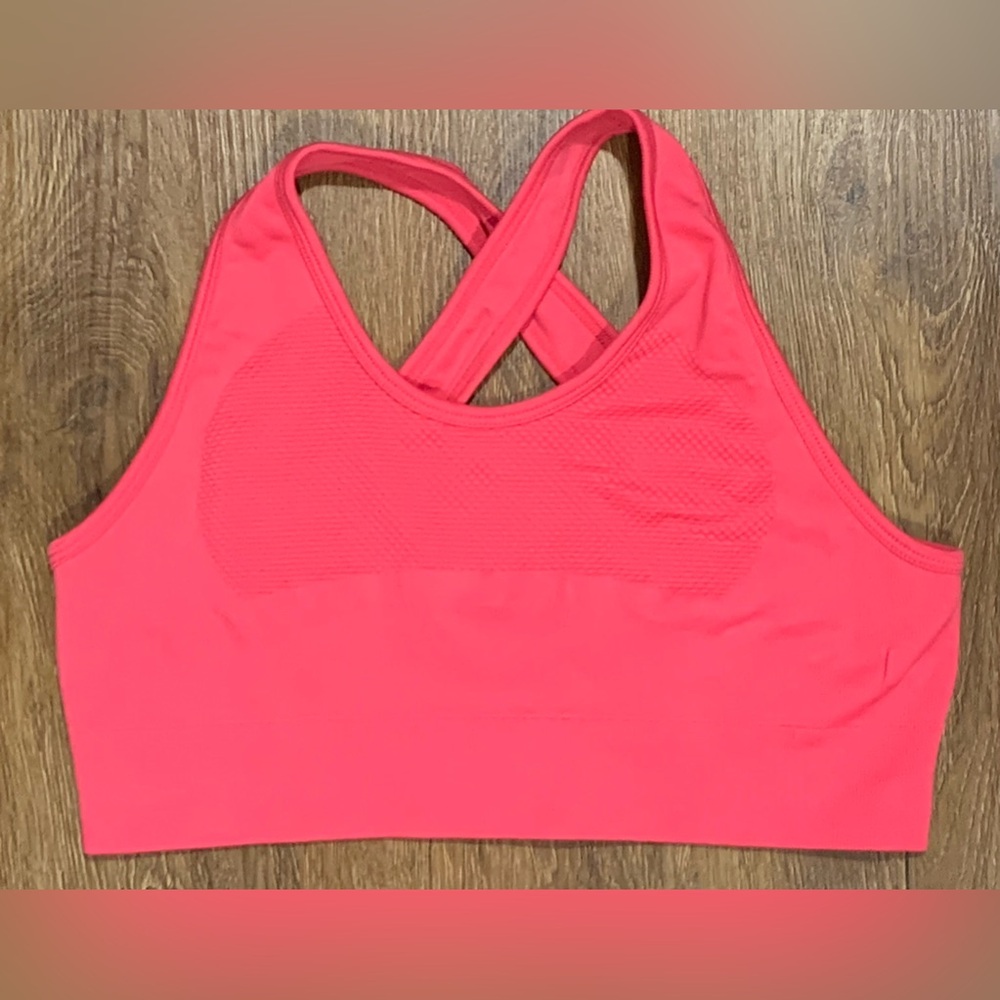 Excellent Condition, Zella, Seamless Sports Bra in Pink, Size Large